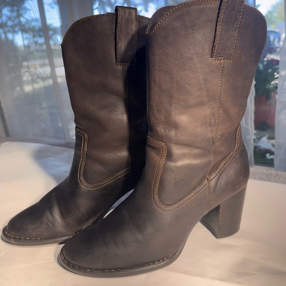 Born Crown Women’s Leather Boots – Style W81734 – Size 8 / 39